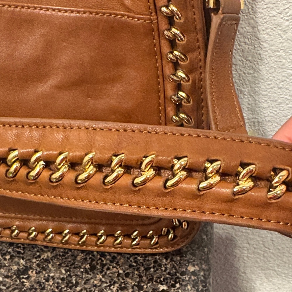 Tory Burch Tan Leather Shoulder Bag with Gold Accents - Picture 2 of 7